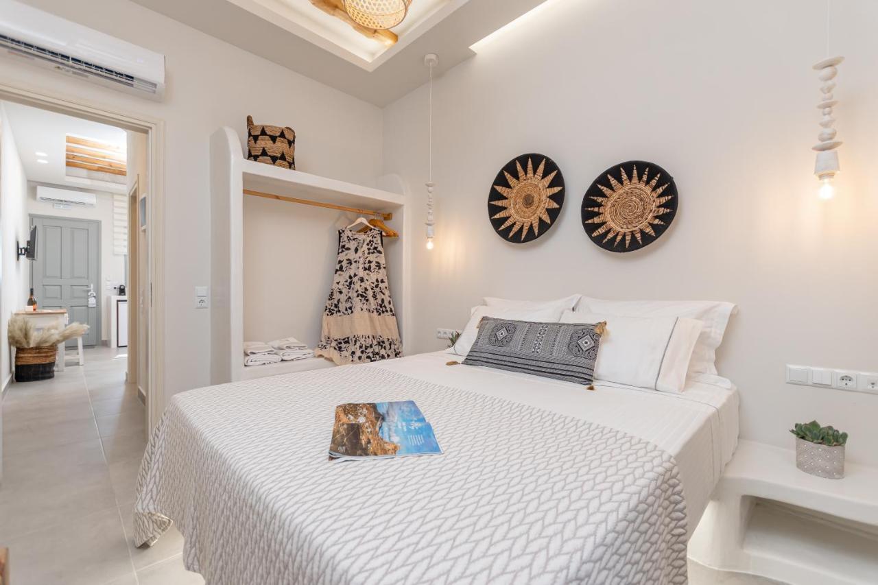 Porto Dema Luxury Suites Schoinoussa Bagian luar foto