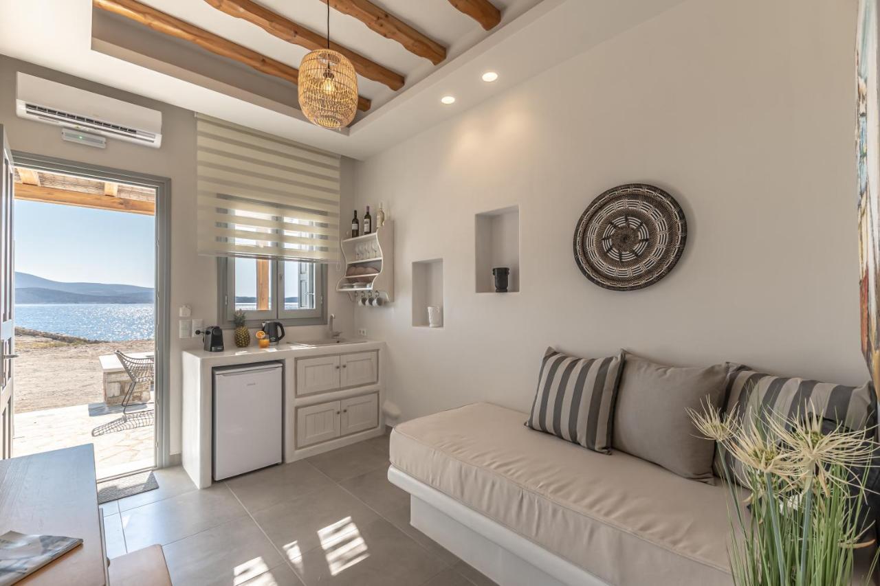 Porto Dema Luxury Suites Schoinoussa Bagian luar foto