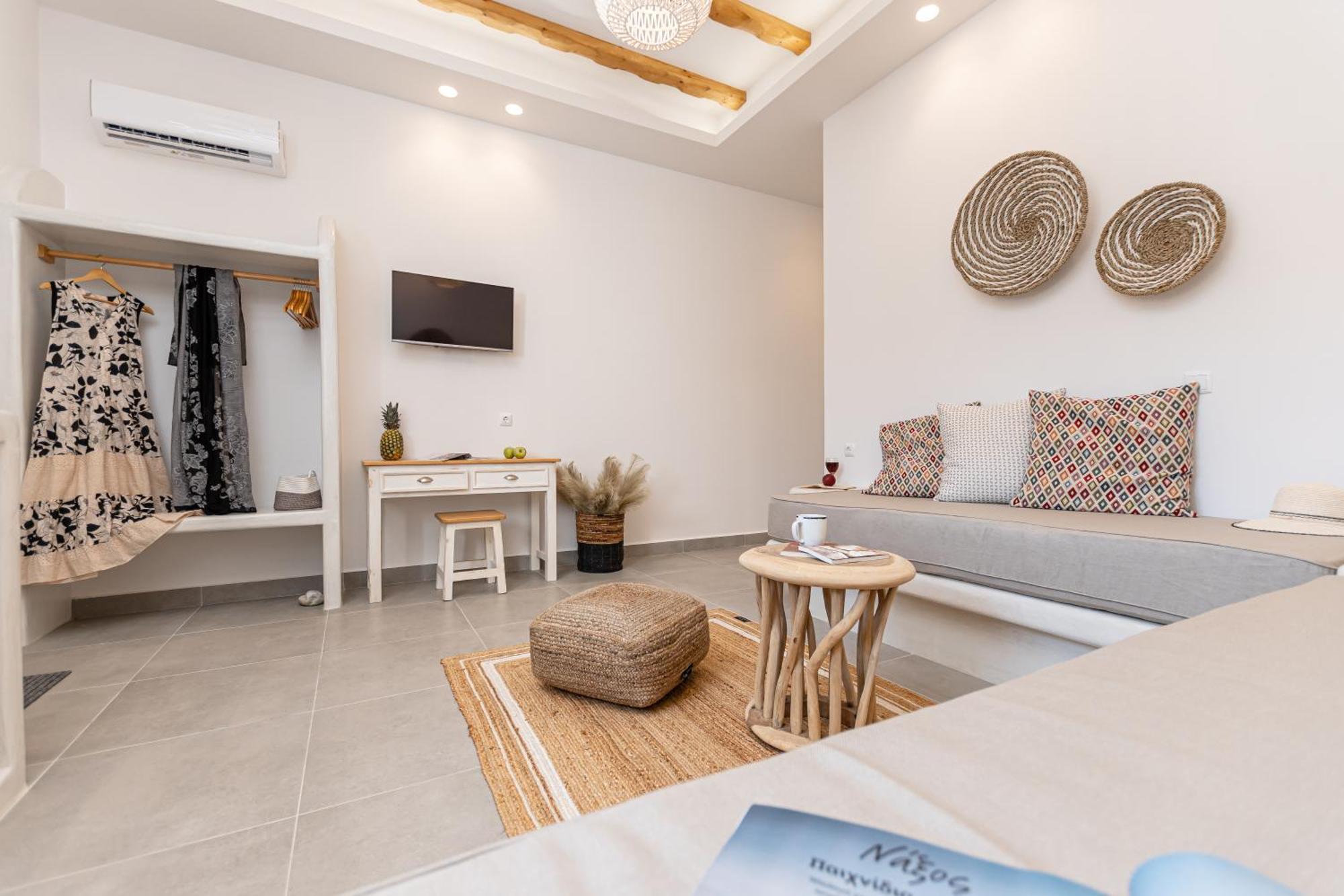 Porto Dema Luxury Suites Schoinoussa Bagian luar foto