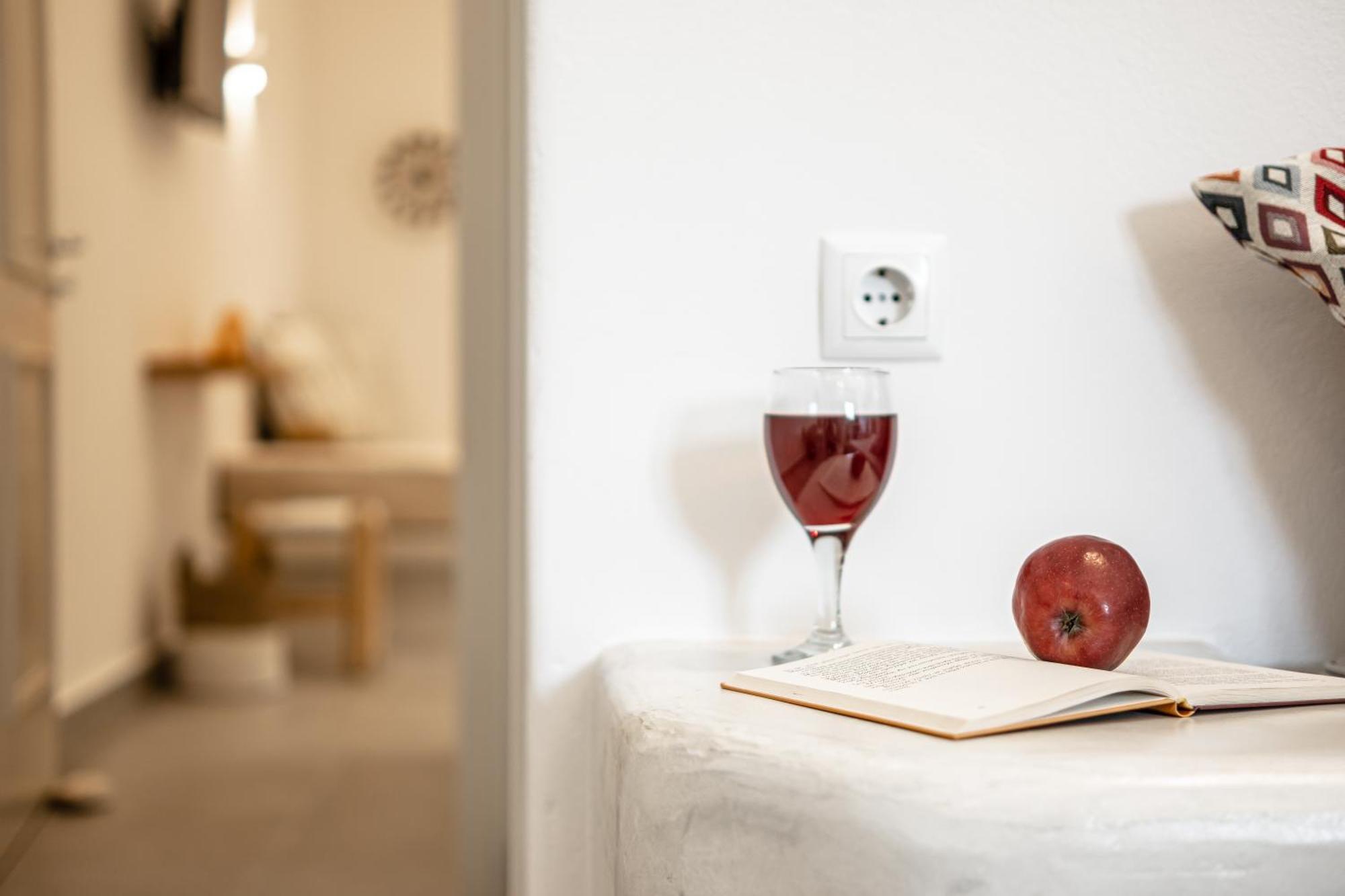 Porto Dema Luxury Suites Schoinoussa Bagian luar foto