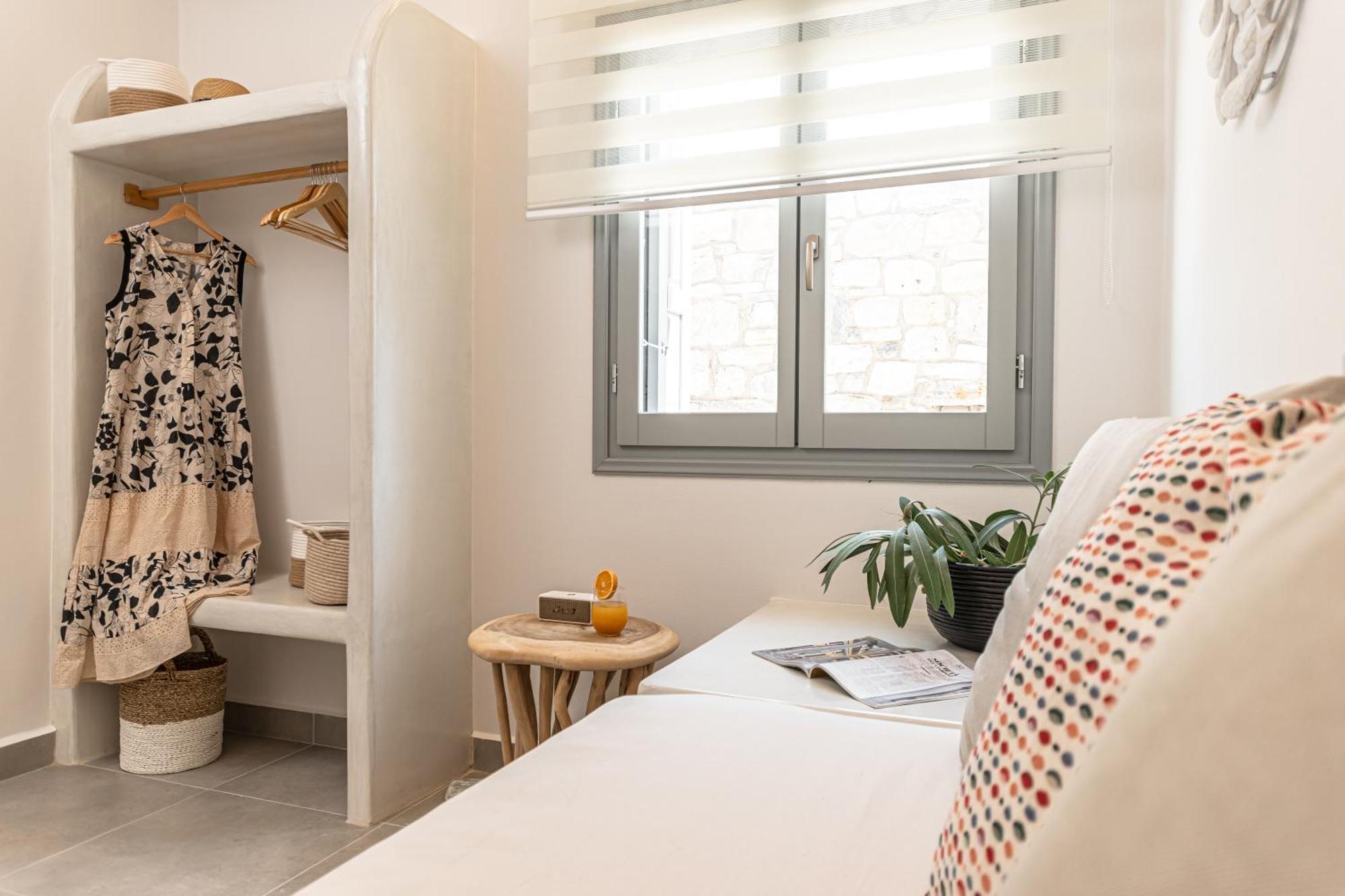 Porto Dema Luxury Suites Schoinoussa Bagian luar foto