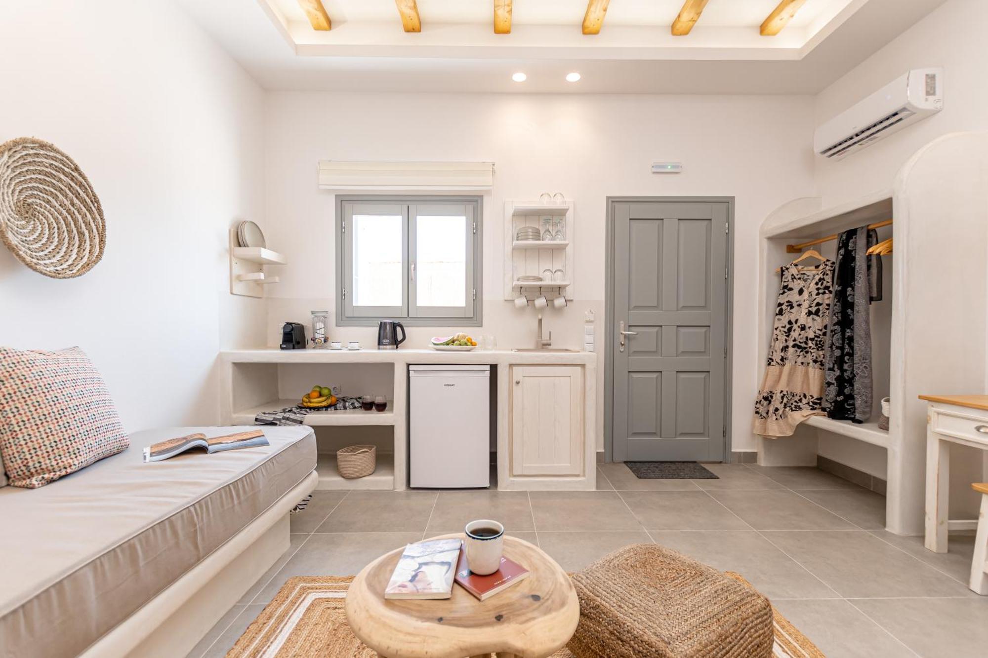 Porto Dema Luxury Suites Schoinoussa Bagian luar foto