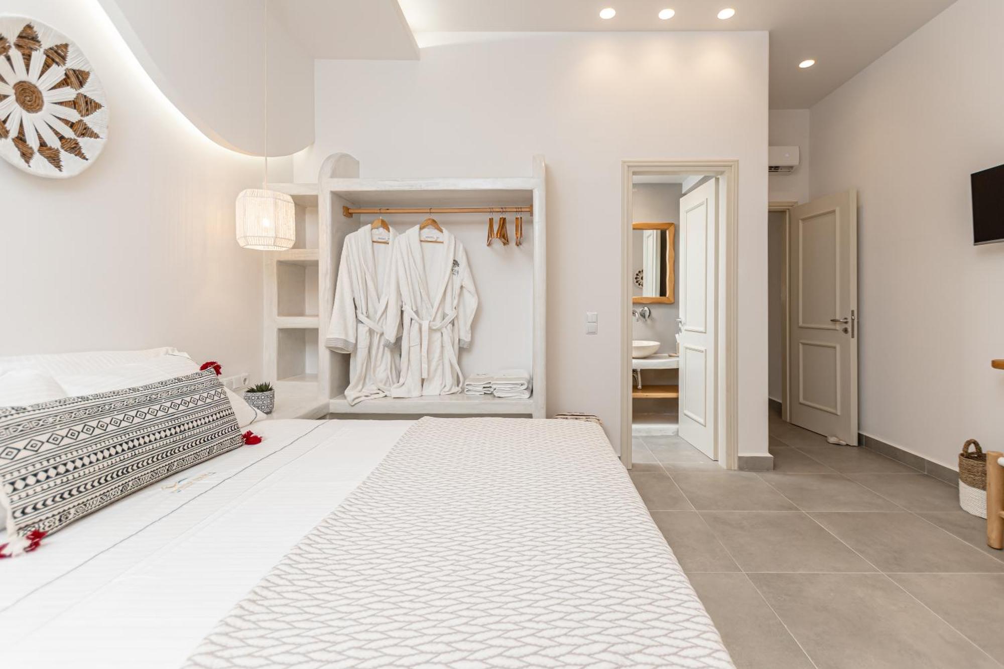 Porto Dema Luxury Suites Schoinoussa Bagian luar foto