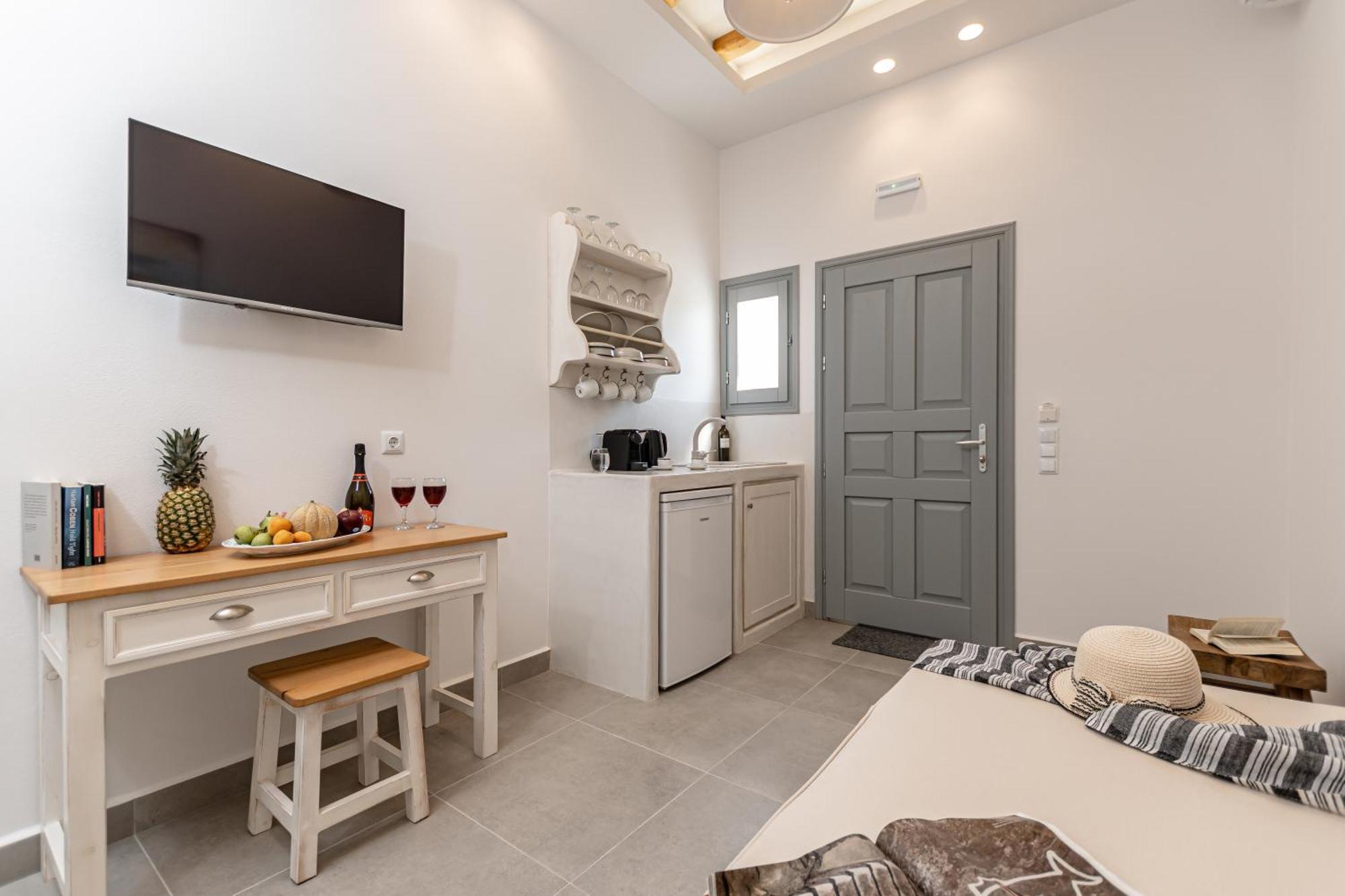 Porto Dema Luxury Suites Schoinoussa Bagian luar foto