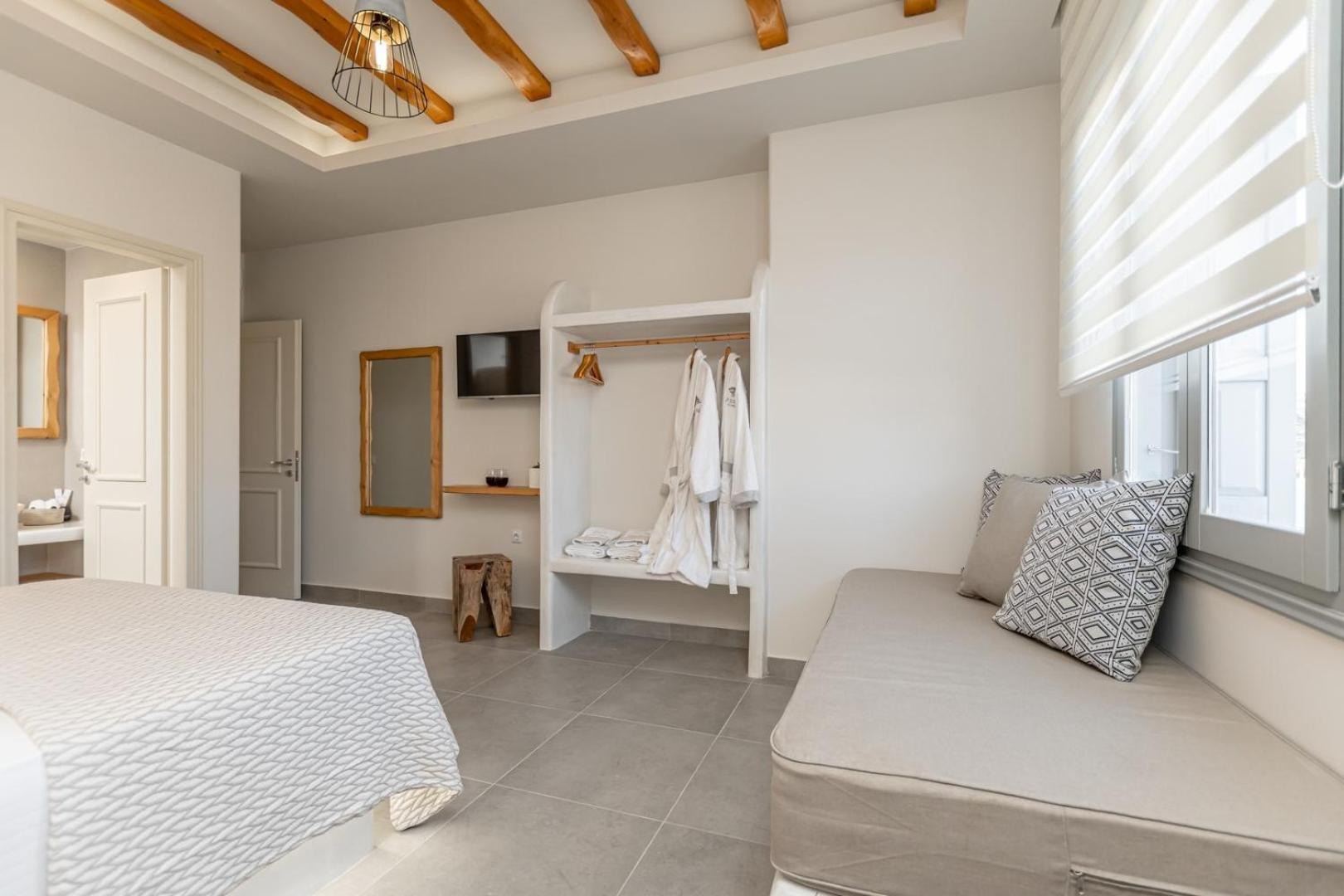 Porto Dema Luxury Suites Schoinoussa Bagian luar foto