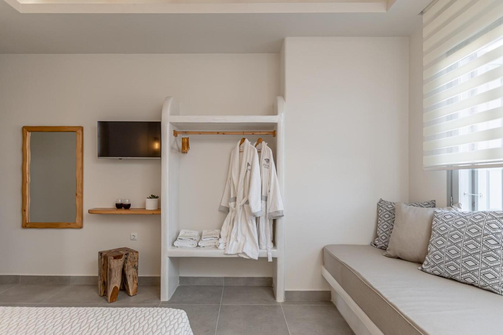 Porto Dema Luxury Suites Schoinoussa Bagian luar foto