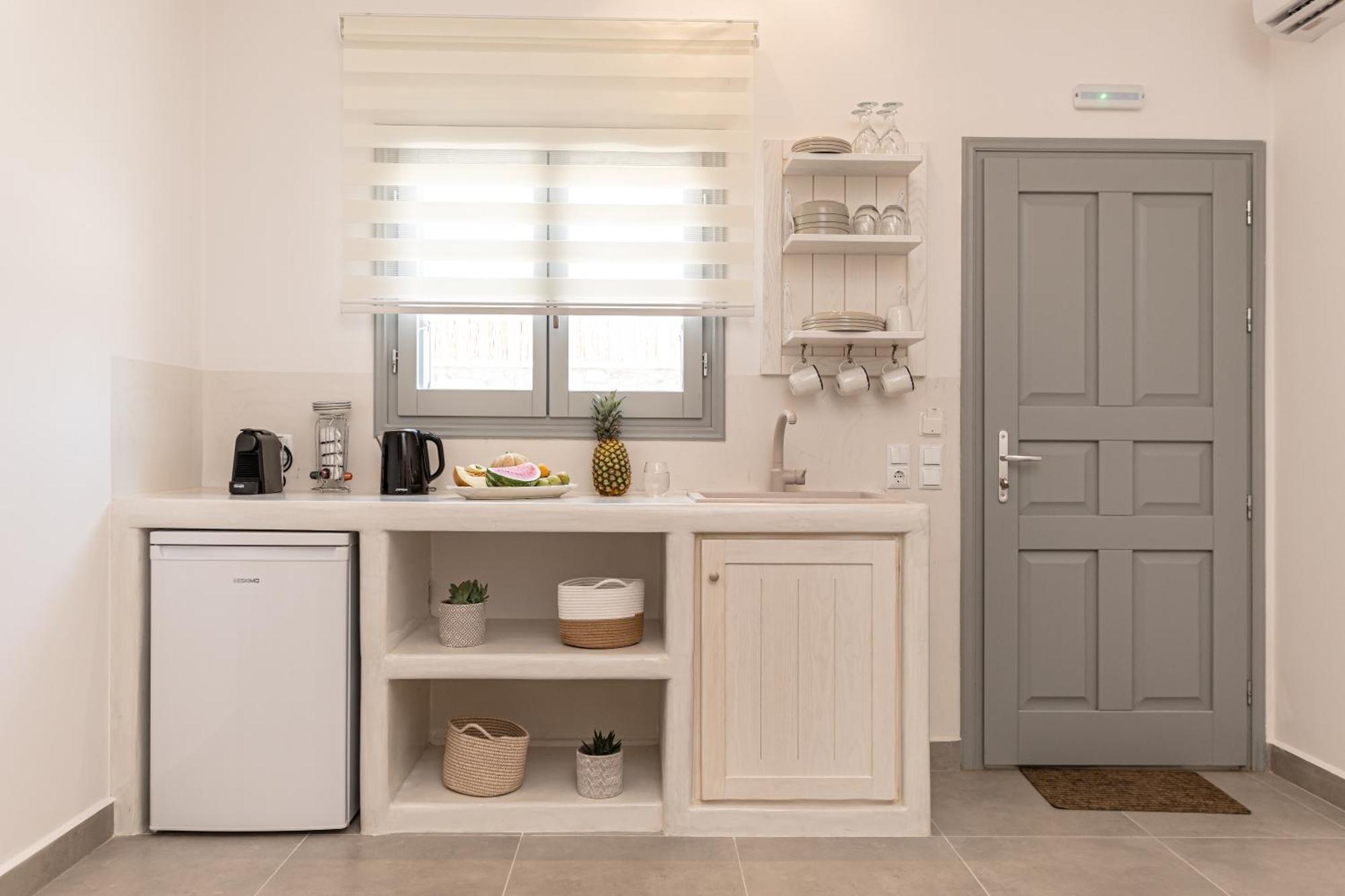Porto Dema Luxury Suites Schoinoussa Bagian luar foto
