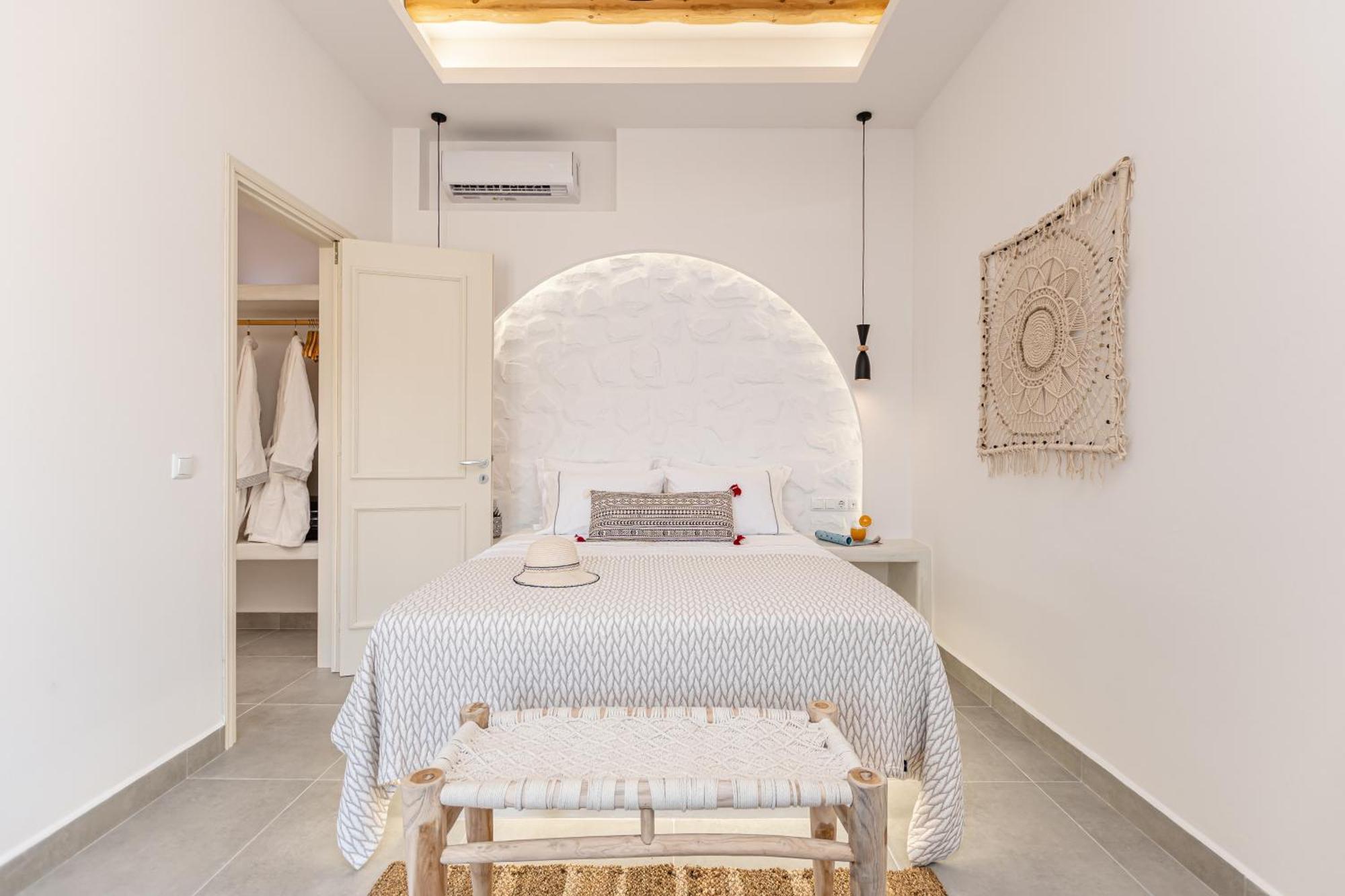 Porto Dema Luxury Suites Schoinoussa Bagian luar foto