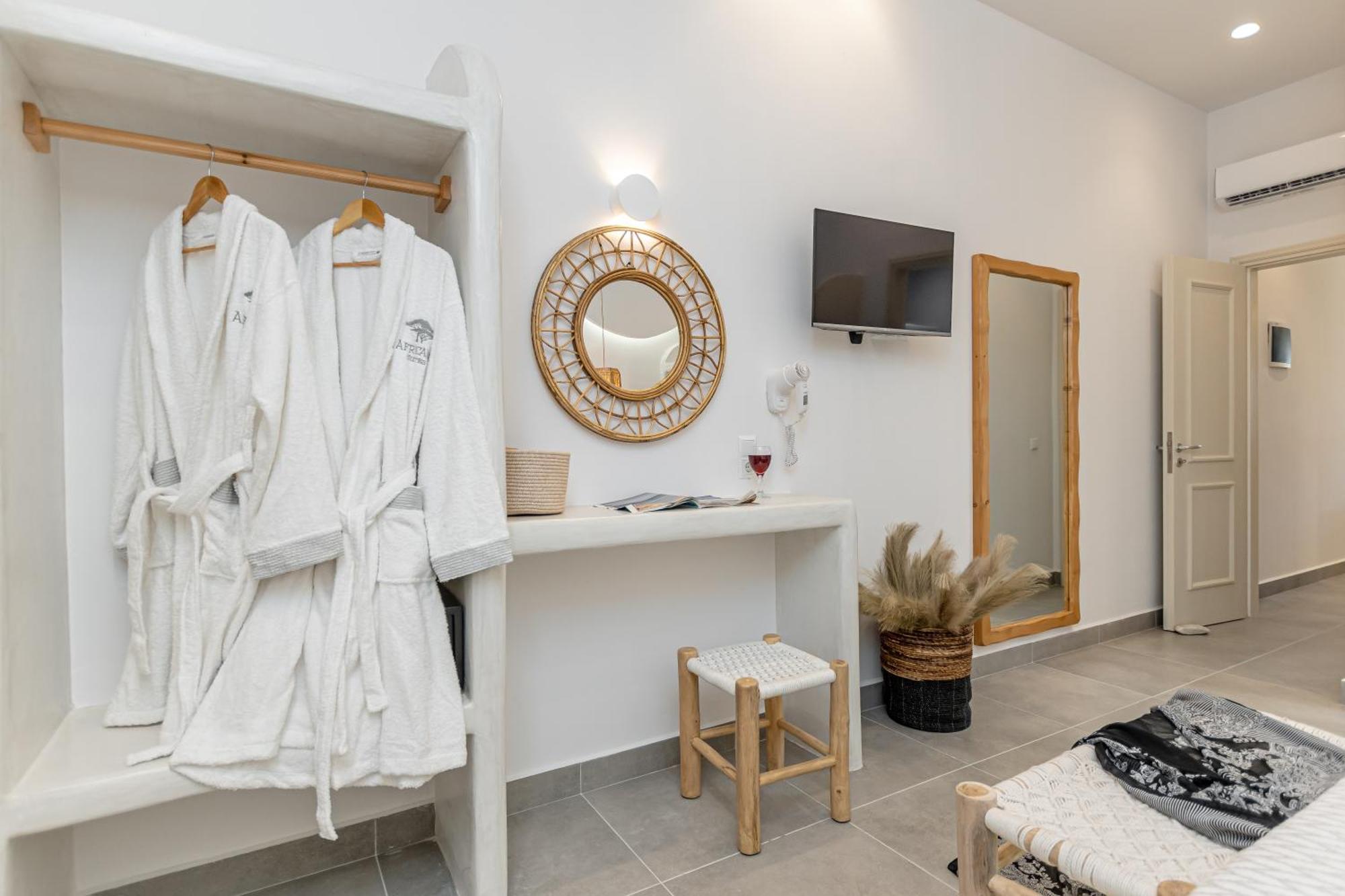 Porto Dema Luxury Suites Schoinoussa Bagian luar foto