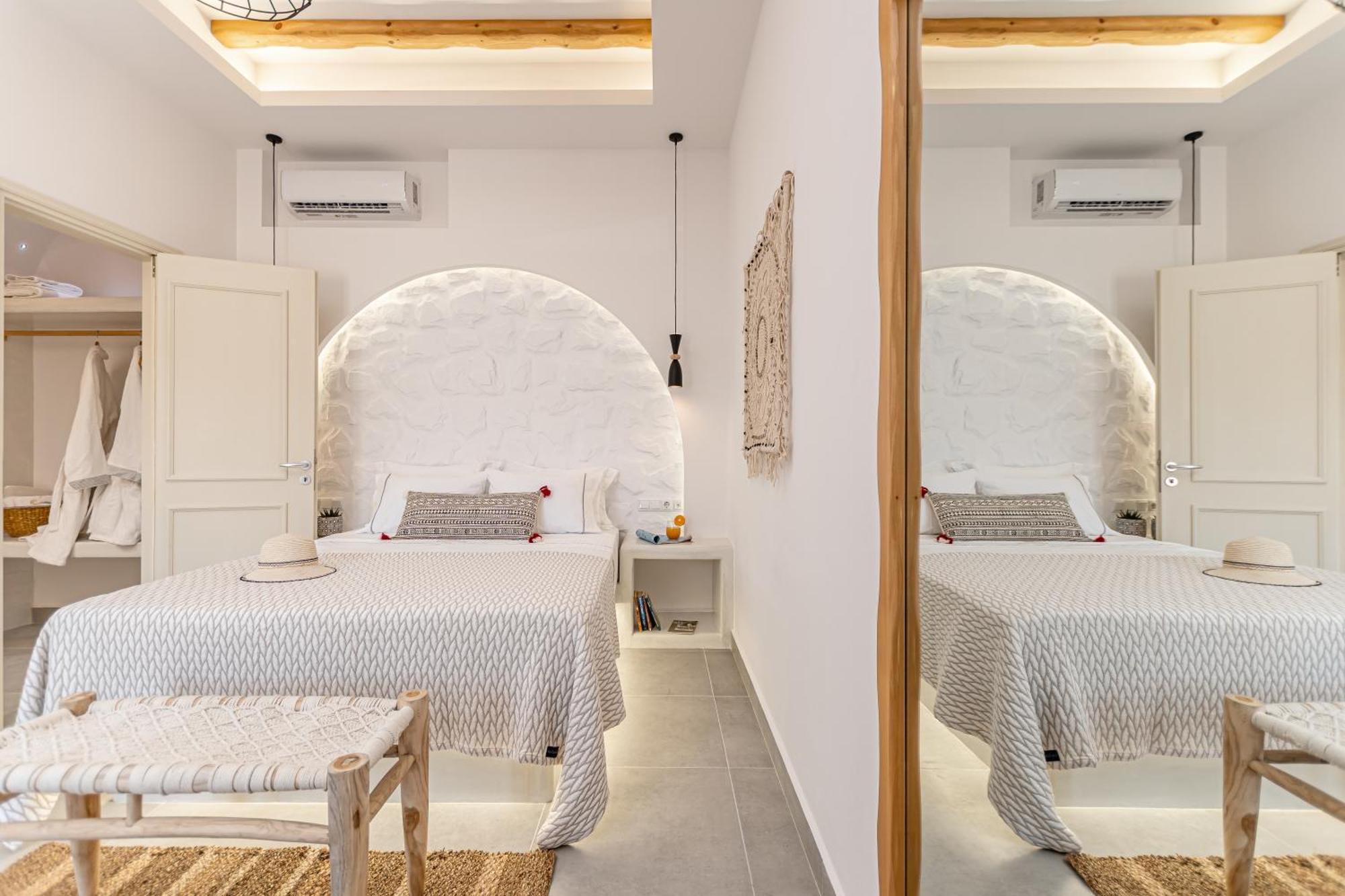 Porto Dema Luxury Suites Schoinoussa Bagian luar foto