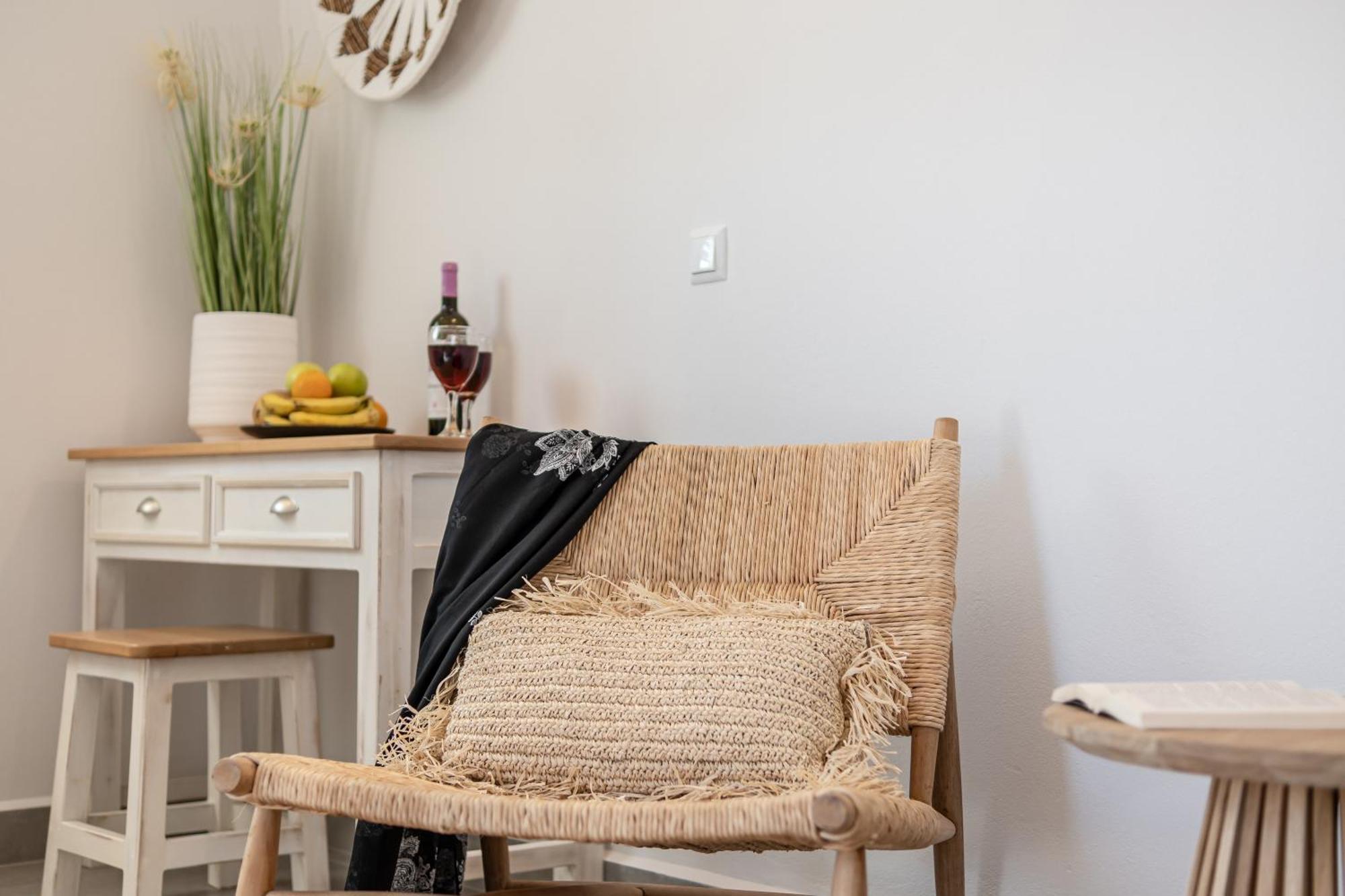 Porto Dema Luxury Suites Schoinoussa Bagian luar foto