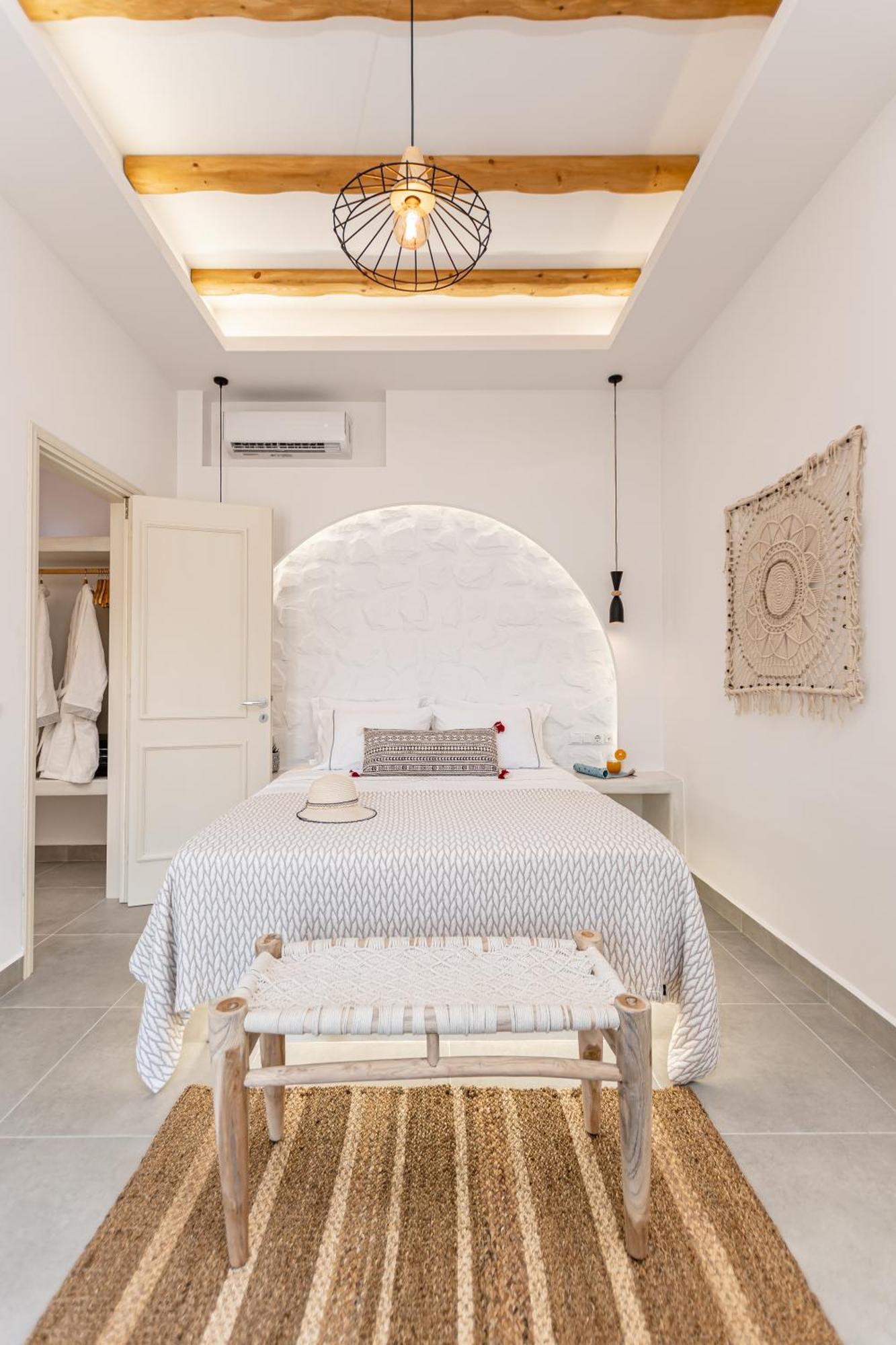 Porto Dema Luxury Suites Schoinoussa Bagian luar foto