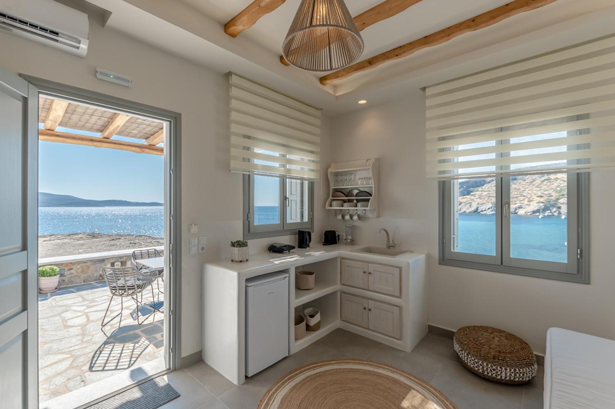 Porto Dema Luxury Suites Schoinoussa Bagian luar foto