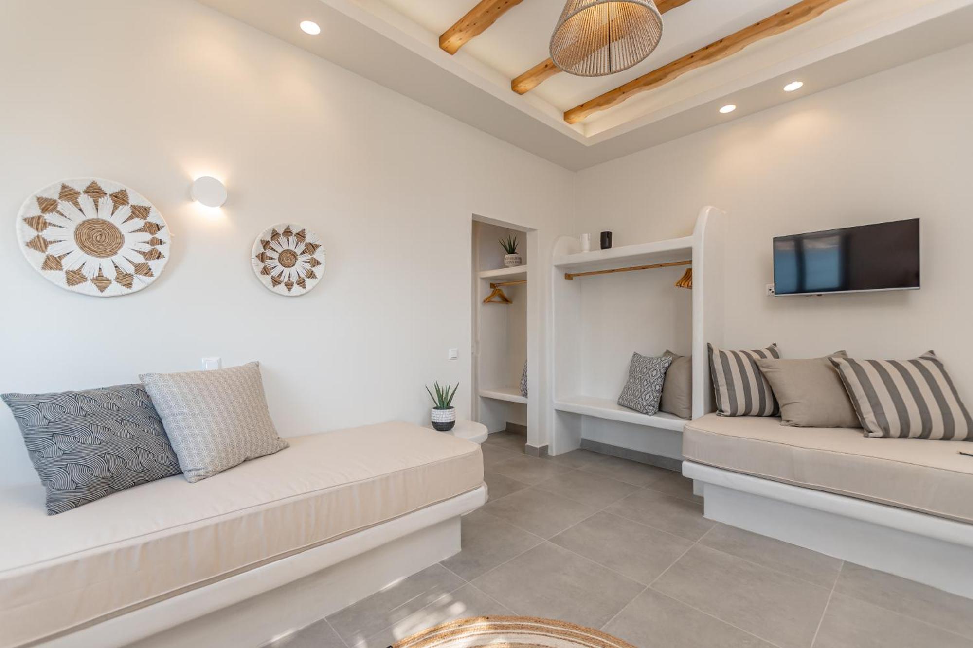 Porto Dema Luxury Suites Schoinoussa Bagian luar foto
