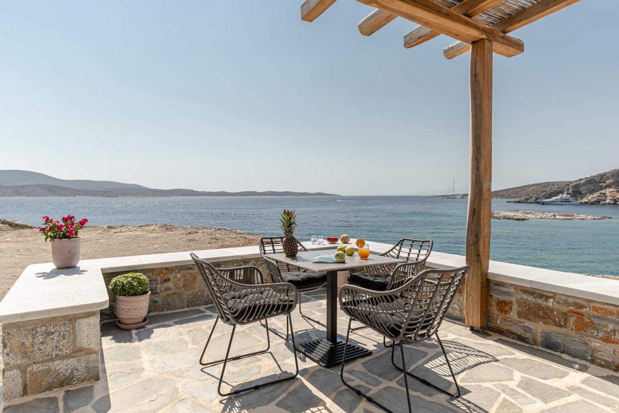 Porto Dema Luxury Suites Schoinoussa Bagian luar foto